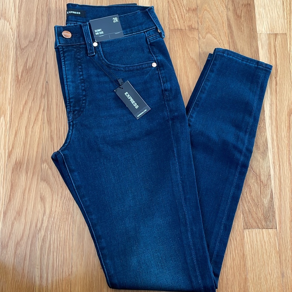 NWT New with Tags Express Women’s Skinny Mid Rise Dark Wash Jeans